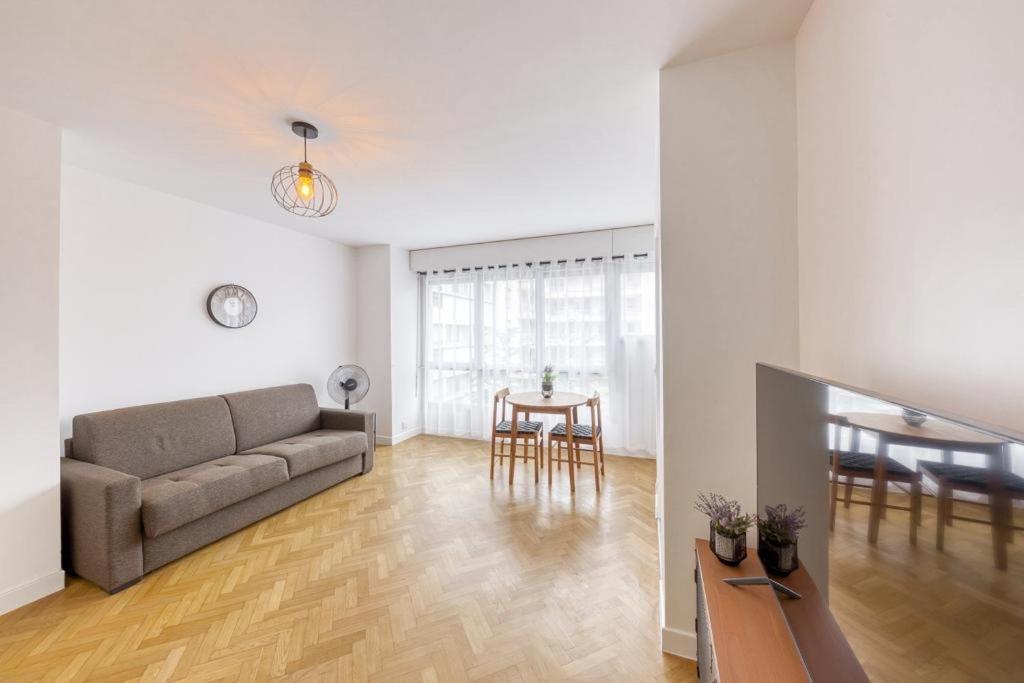 L'Appartement D'Art Et De Lumiere Clichy Exterior foto